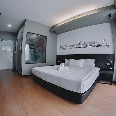 Aeropod Cactus Rail Suite With Balcony - Kota Kinabalu Room photo